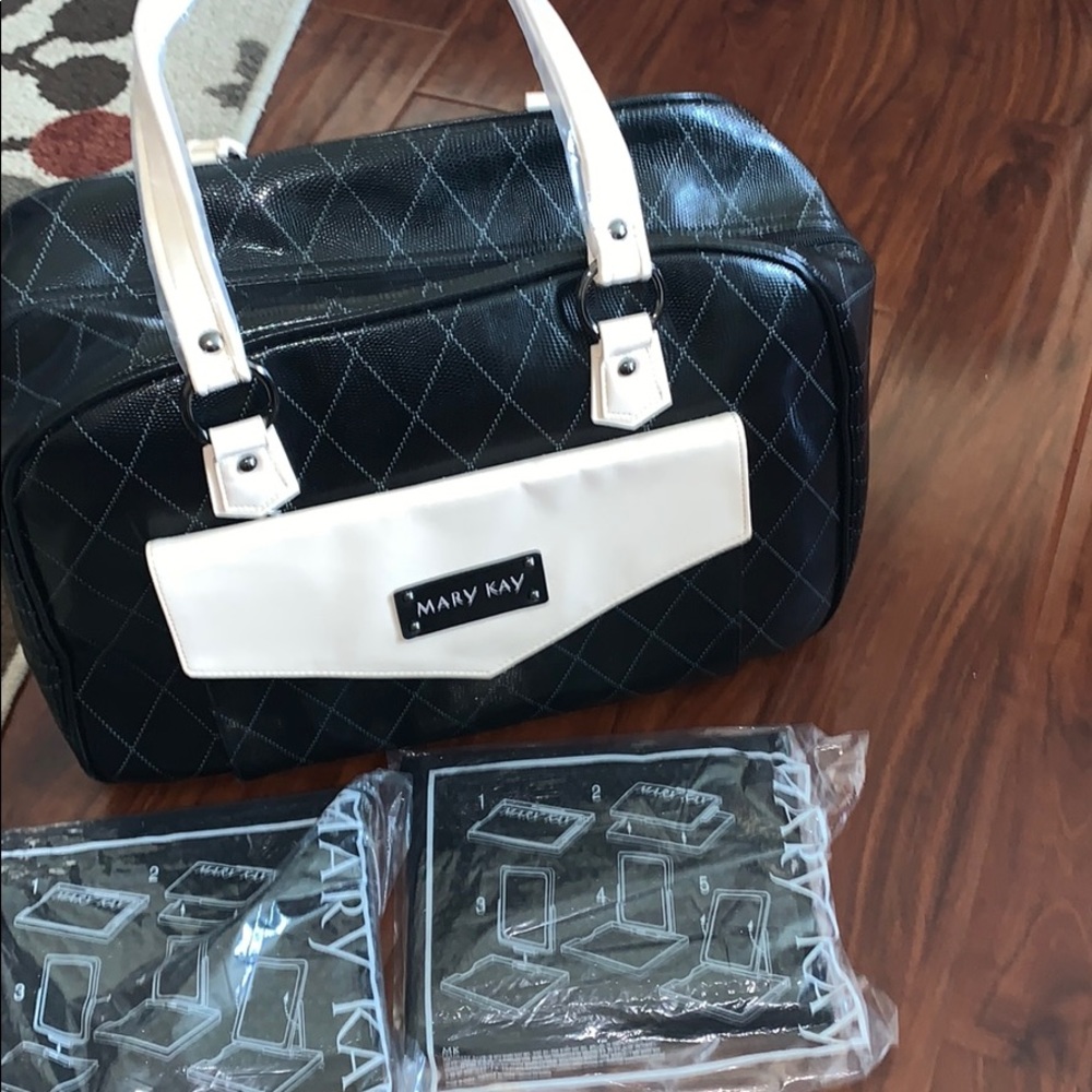Black Mary Kay bag w/ 2 new mirrors included